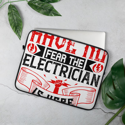 Funda premium para portátil con temática de electricista: ¡no temas, el electricista está aquí! | Funda para portátil elegante y protectora para profesionales
