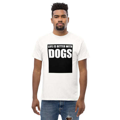 Life is better with dogs .Camiseta clásica hombre